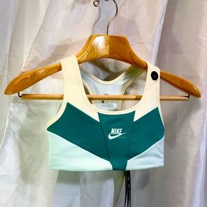 Nike Sportswear Girls Small Sportsbra